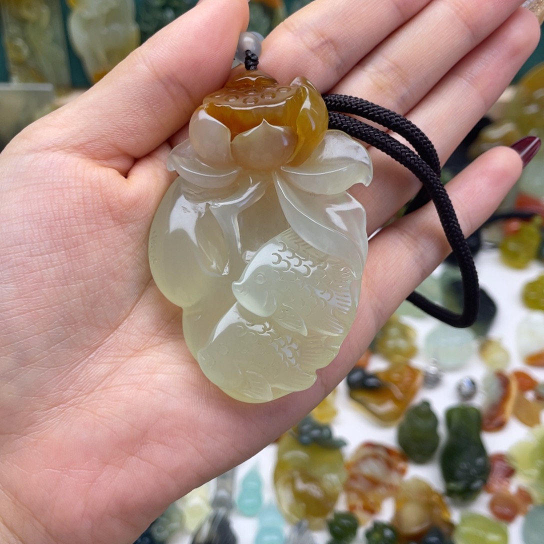 蛇纹石玉颈饰未镶嵌l****a