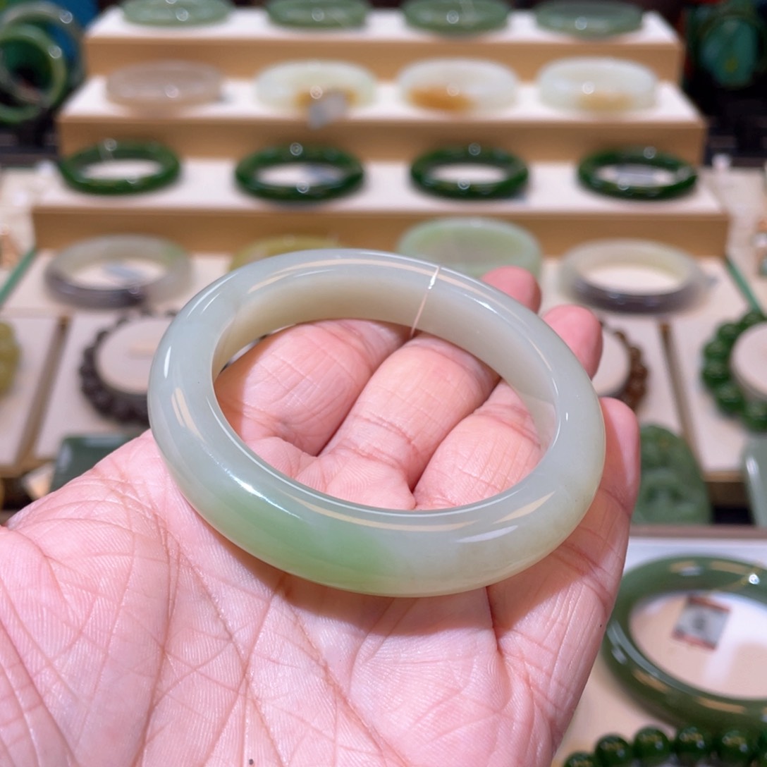 和田玉高品翠青手镯54未镶嵌