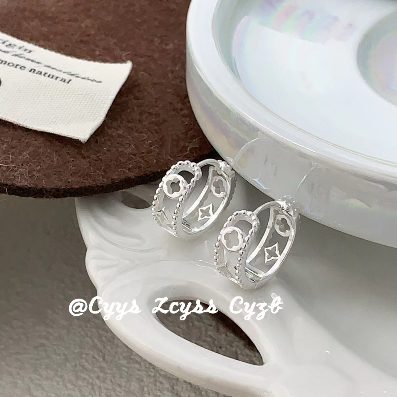 925银耳饰 精工厂时尚百搭通勤镂空老花银耳饰