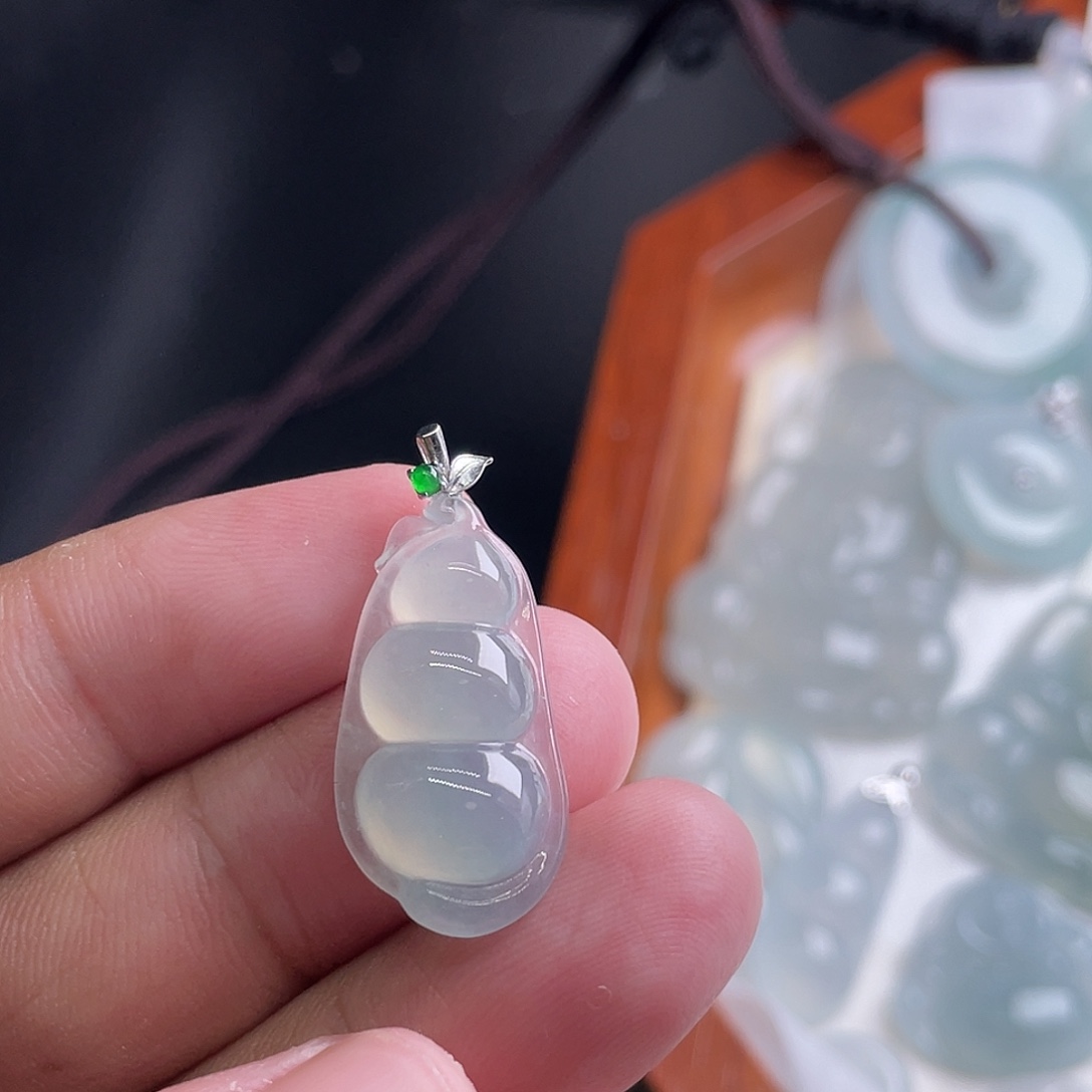 翡翠未镶嵌颈饰58888888999