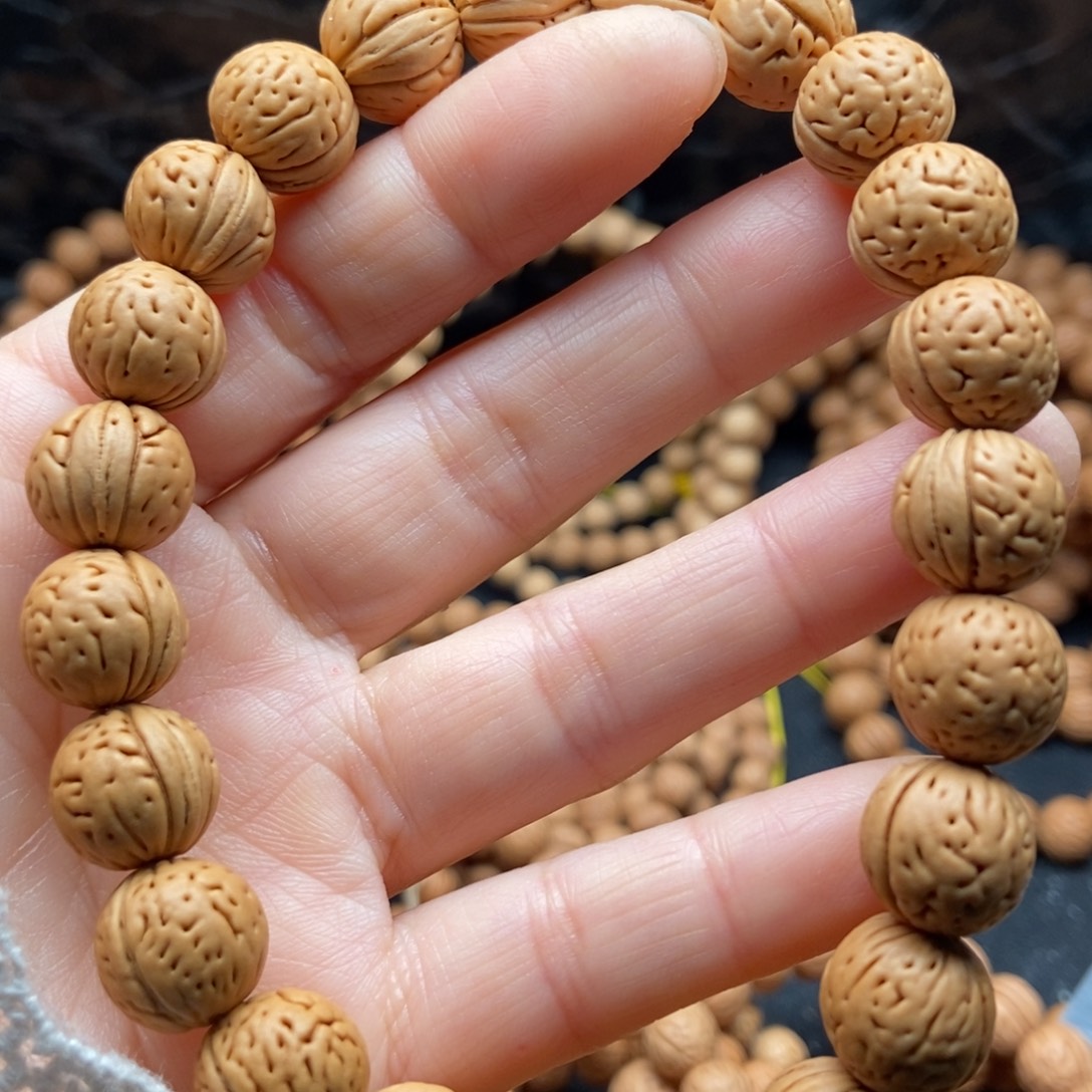 苏***K野生桃核小金豆12尺全品无修