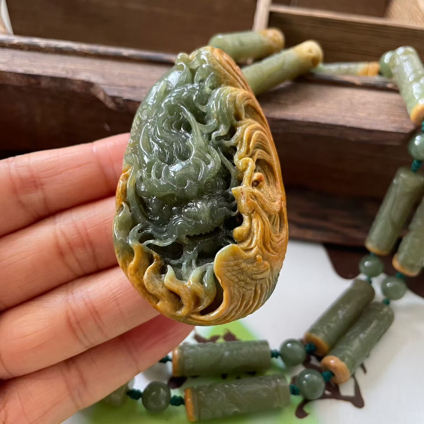 和田玉龙凤牌挂件吊坠项链天然玉石手工雕刻俏色巧雕