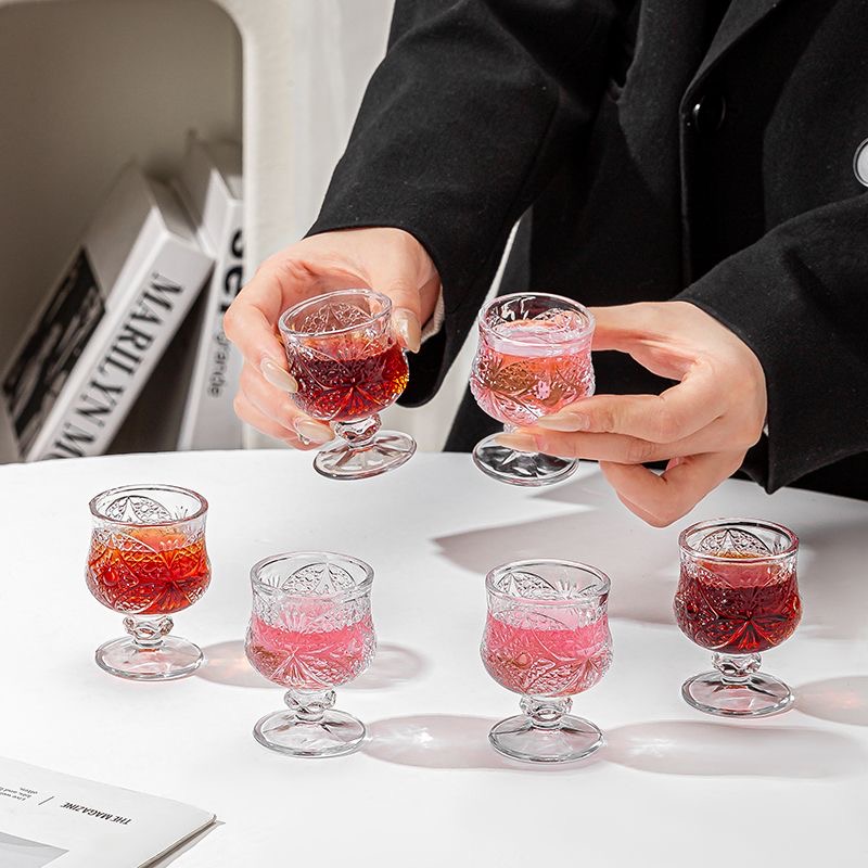 【10只装】蝴蝶高脚杯刻花一两小酒杯玻璃杯复古烈酒杯一口杯50毫升