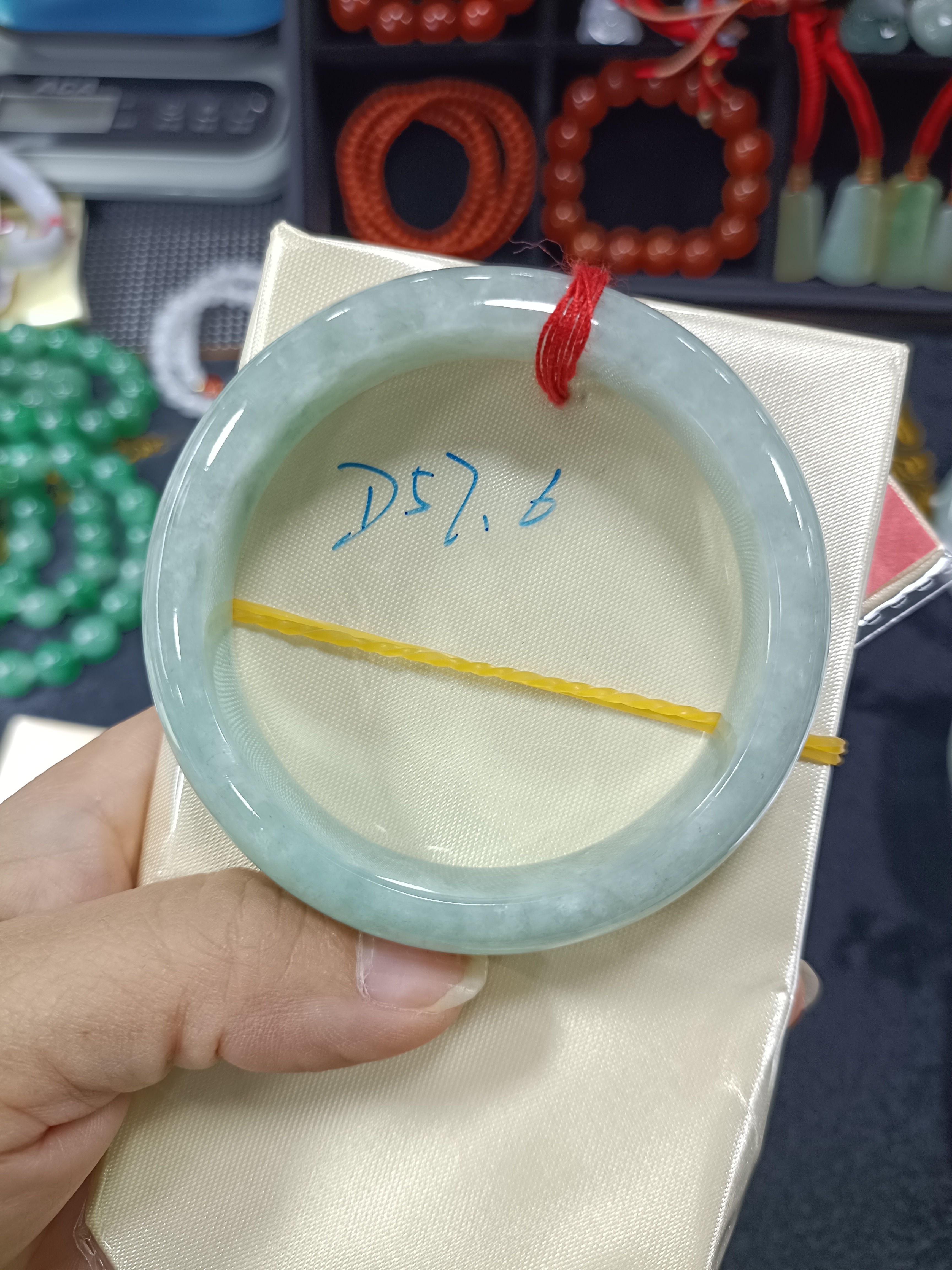 天然翡翠57.6mm正圈福镯