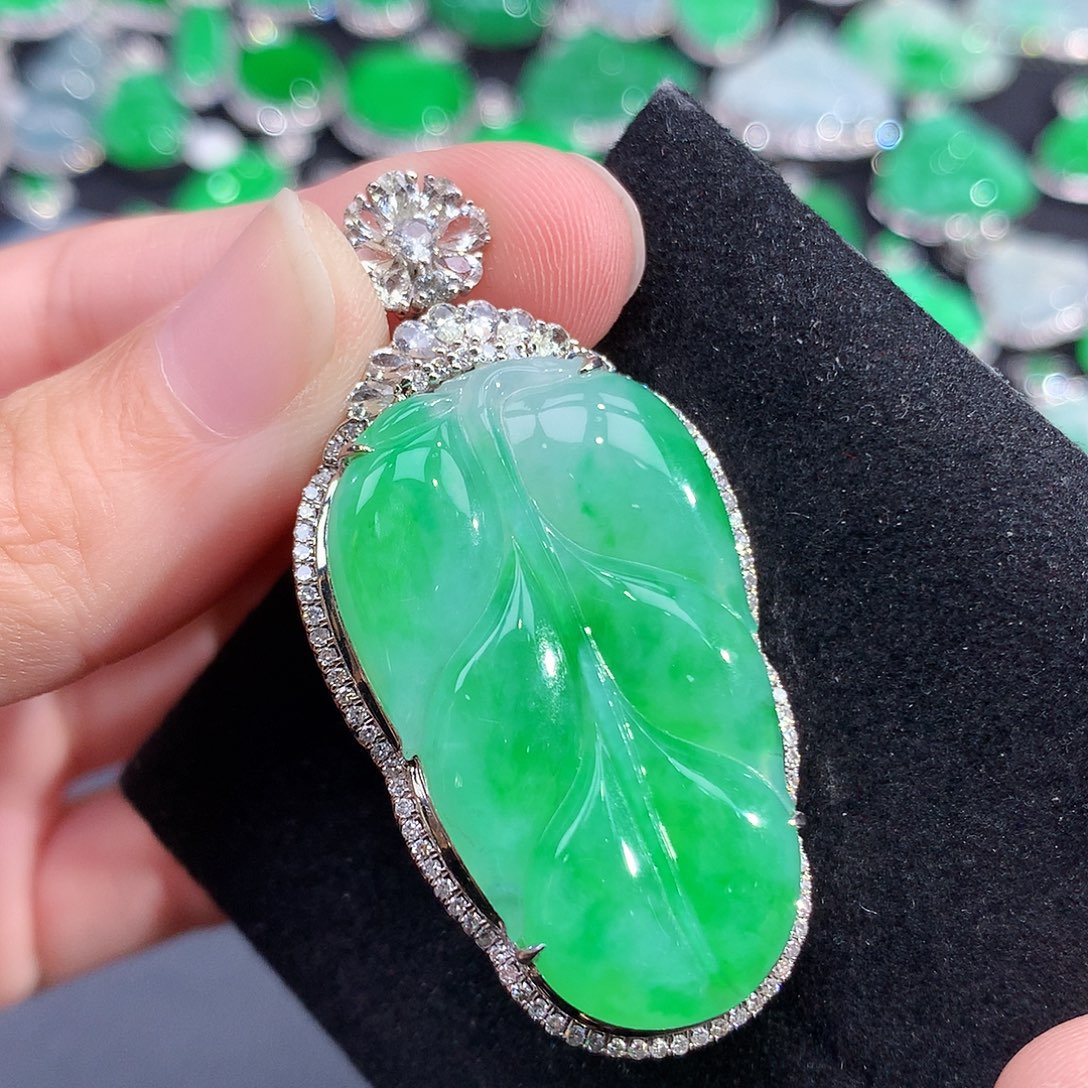 翡翠18K金镶嵌颈饰