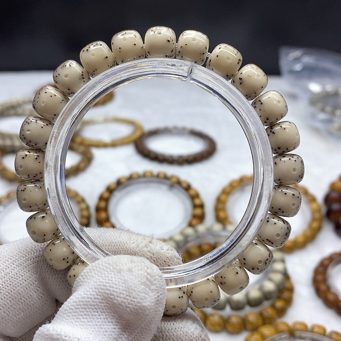 星月菩提吊坠8/9通体