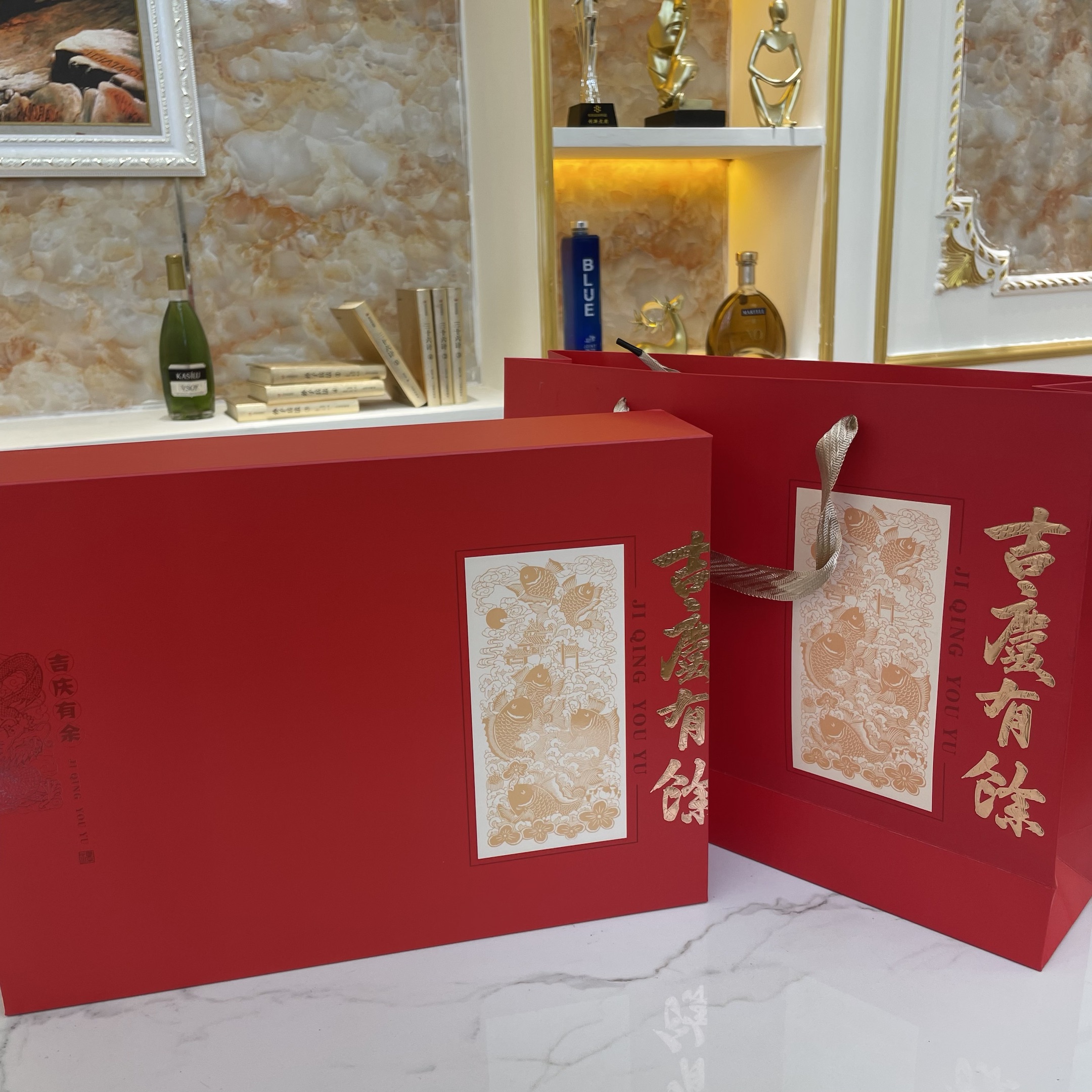 首饰盒/箱 仅展示 红色礼盒