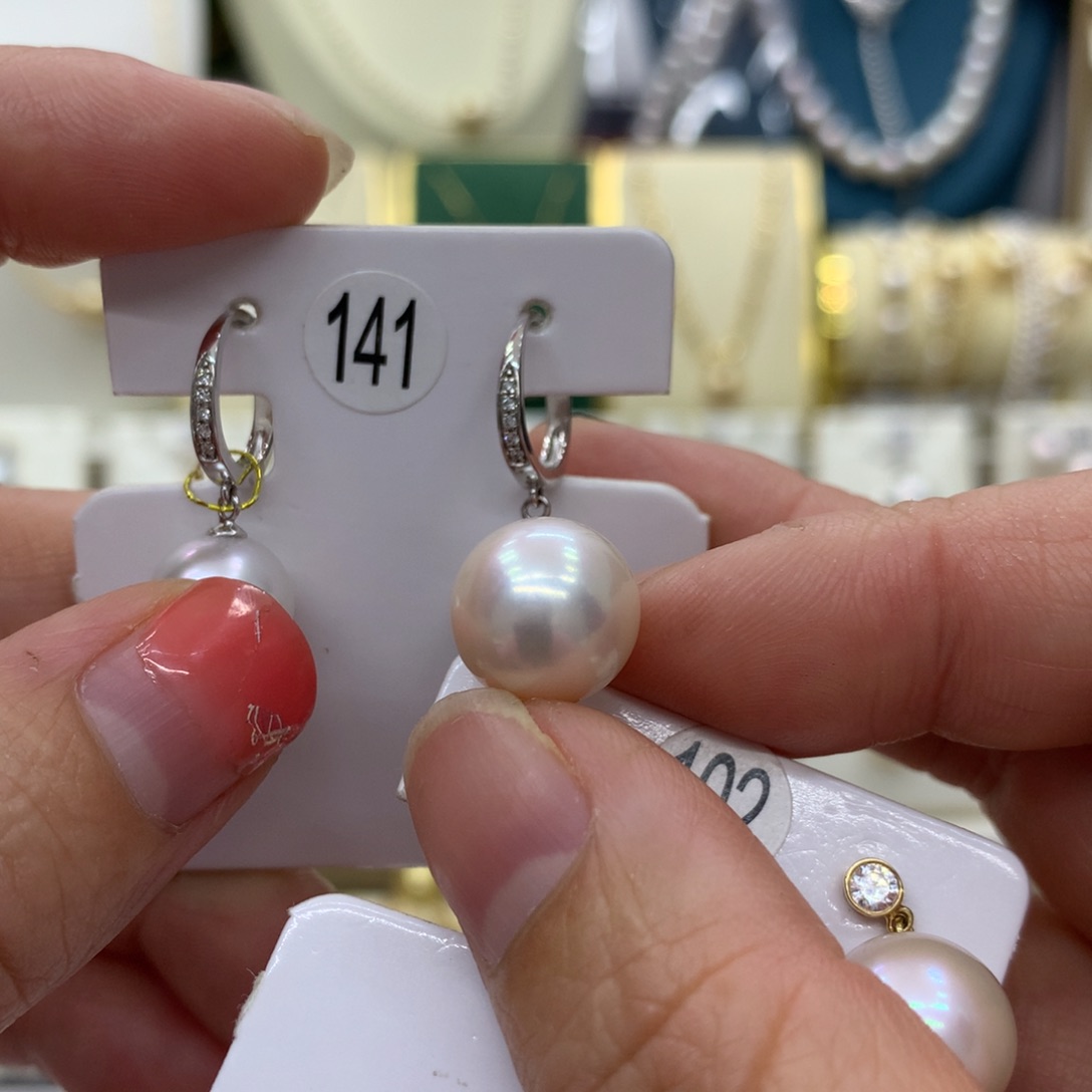 淡水珍珠耳饰18K金镶嵌钻 石
