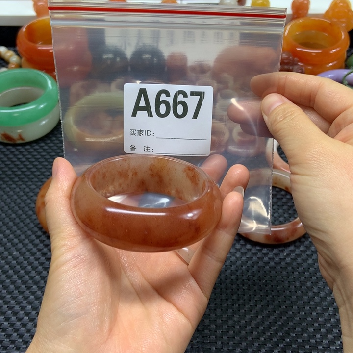 抖***户石英质玉未镶嵌手镯