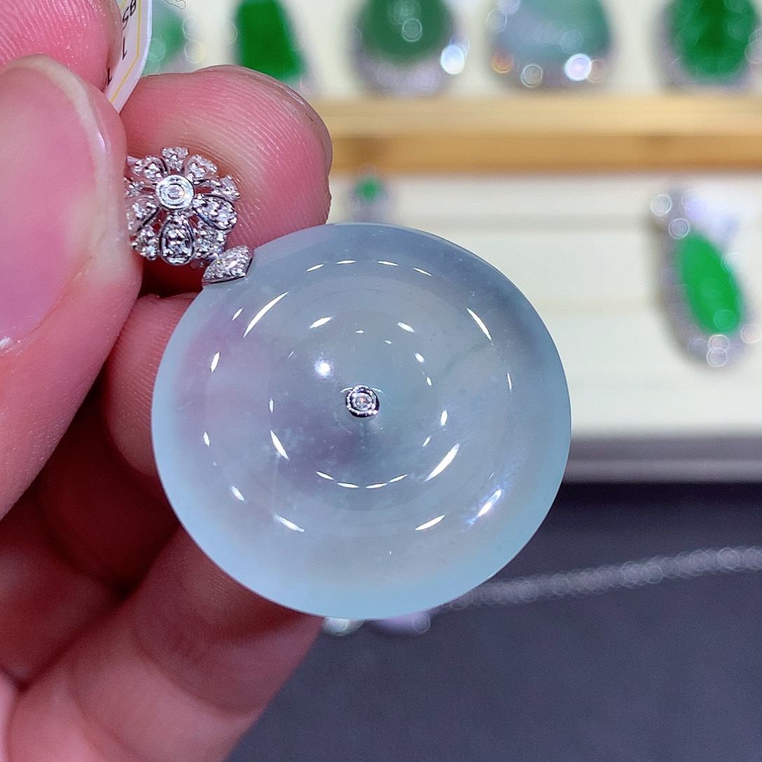 翡翠吊坠(不含链)18K金镶嵌