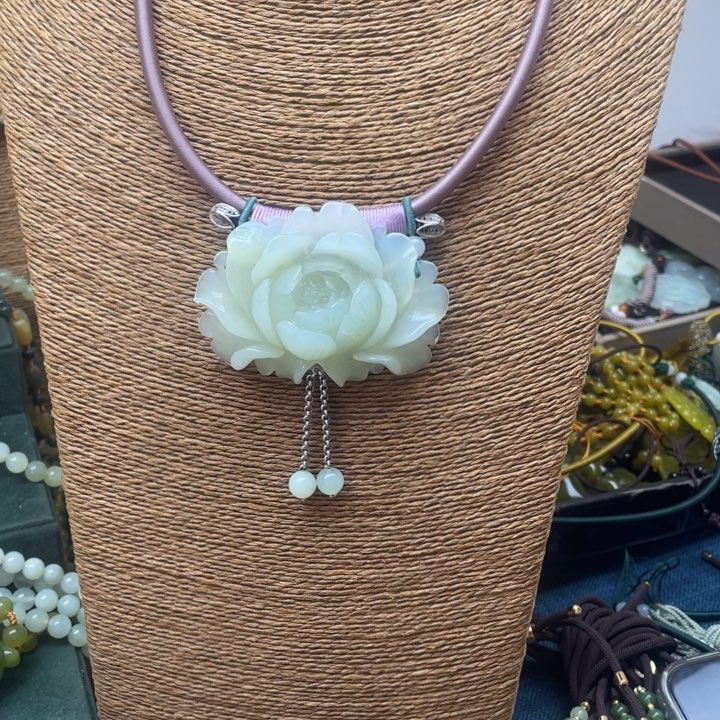 蛇纹石玉吊坠未镶嵌