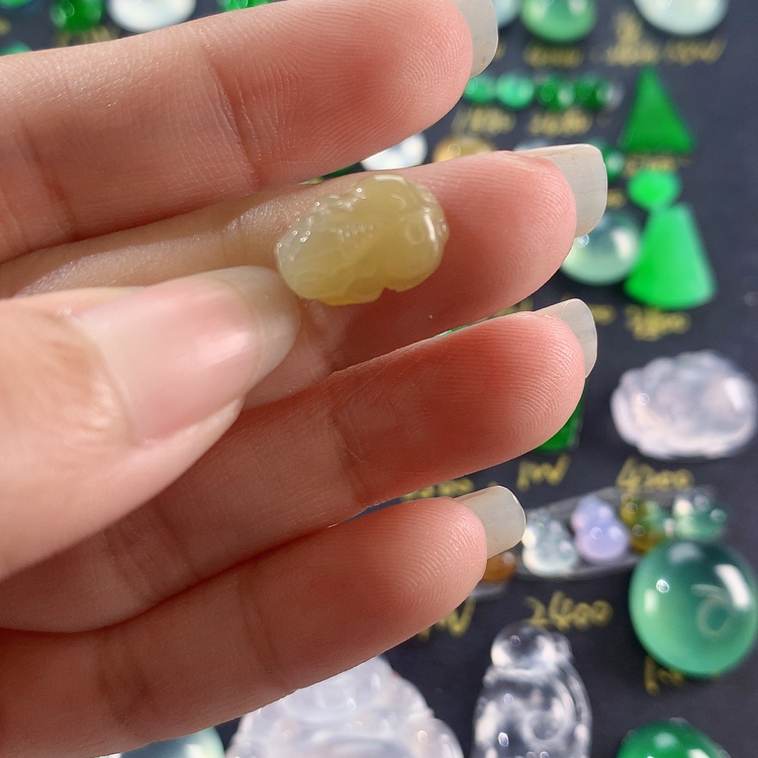 【闪购商品】翡翠颈饰未镶嵌黄貔貅