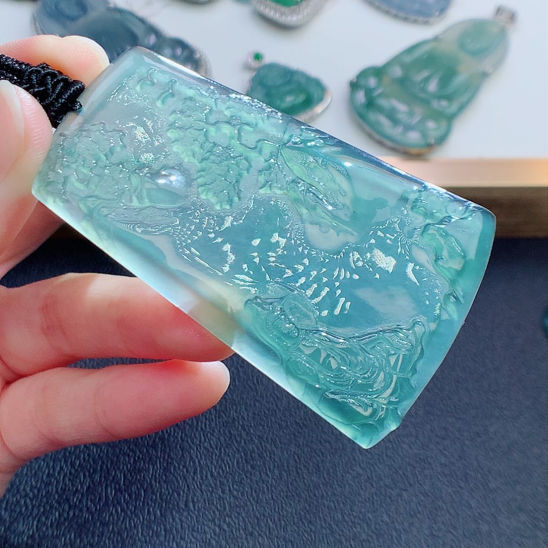 翡翠颈饰未镶嵌翡翠