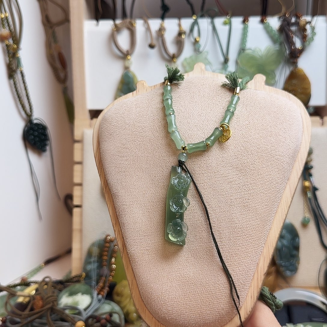 ****爱蛇纹石玉合金颈饰