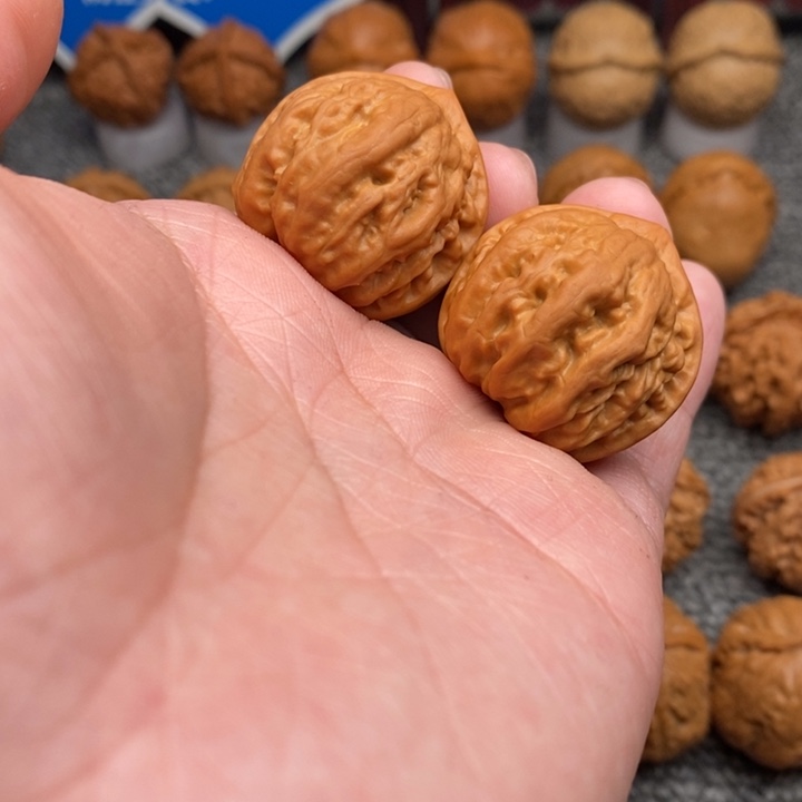 文玩核桃把件水晶八棱