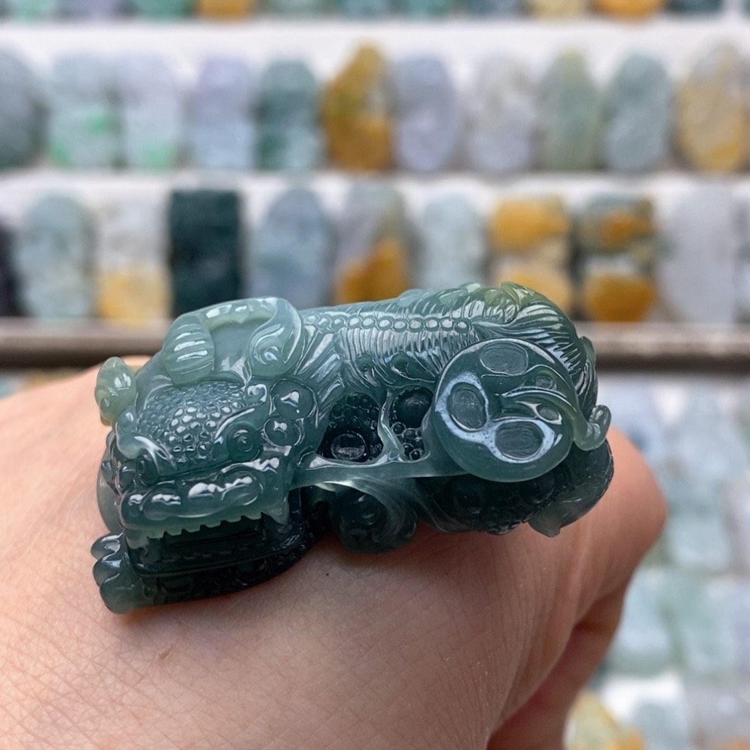 翡翠吊坠(赠链)未镶嵌