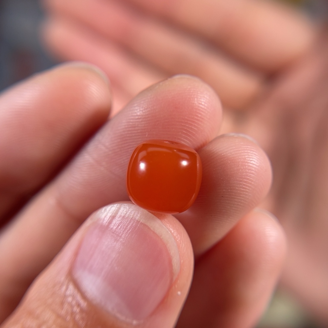 南红玛瑙滴水洞满色满肉老型珠9.1未镶嵌