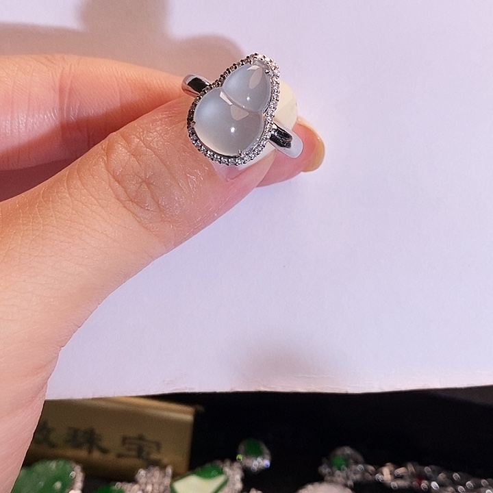 翡翠戒指18K金镶嵌葫芦