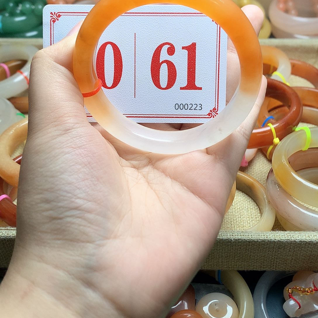 未镶嵌石英质玉（黄龙玉）手镯