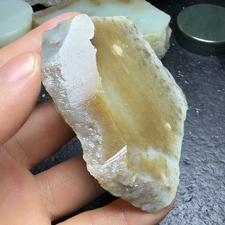 和田玉（糖玉）未镶嵌珠宝奇石