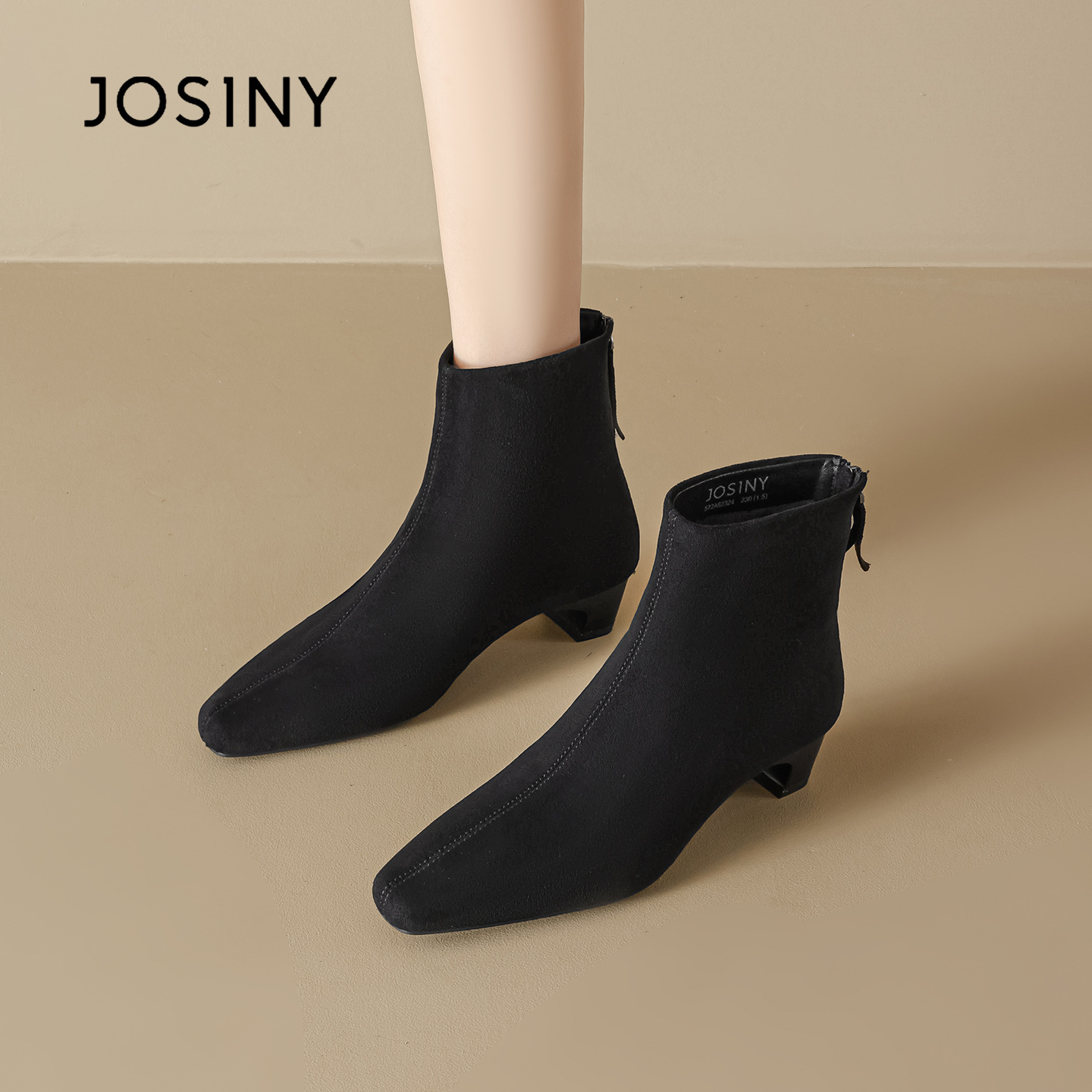 卓诗尼黑色尖头粗跟短靴2025新款秋季百搭时装显瘦女靴572A62324
