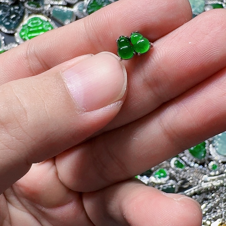 翡翠颈饰未镶嵌天然A货翡翠放漏