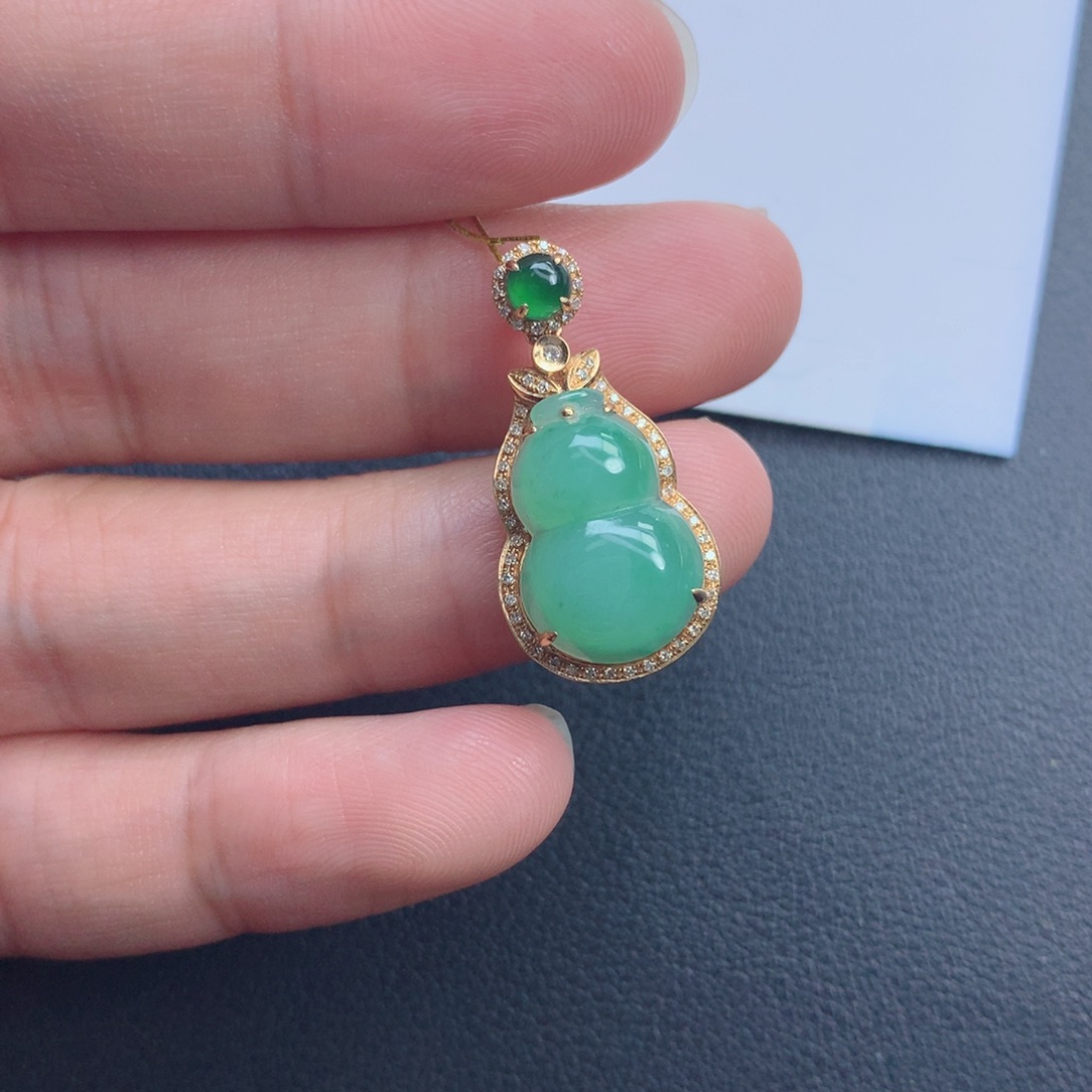 翡翠颈饰未镶嵌葫芦