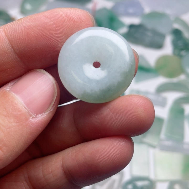 翡翠颈饰未镶嵌翡翠