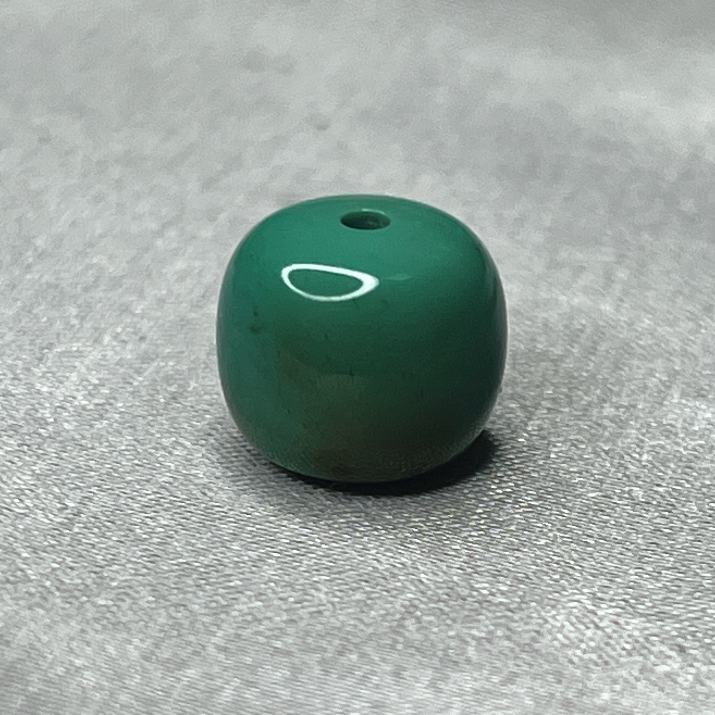 绿松菜籽绿玉化料老型单珠，尺寸10x8.8mm重1.51克