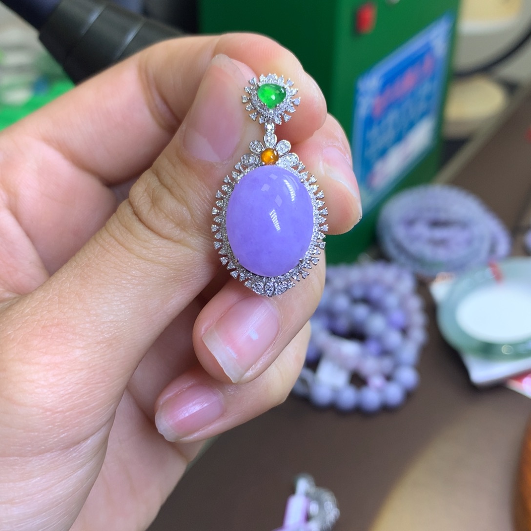 翡翠颈饰18K金镶嵌翡翠