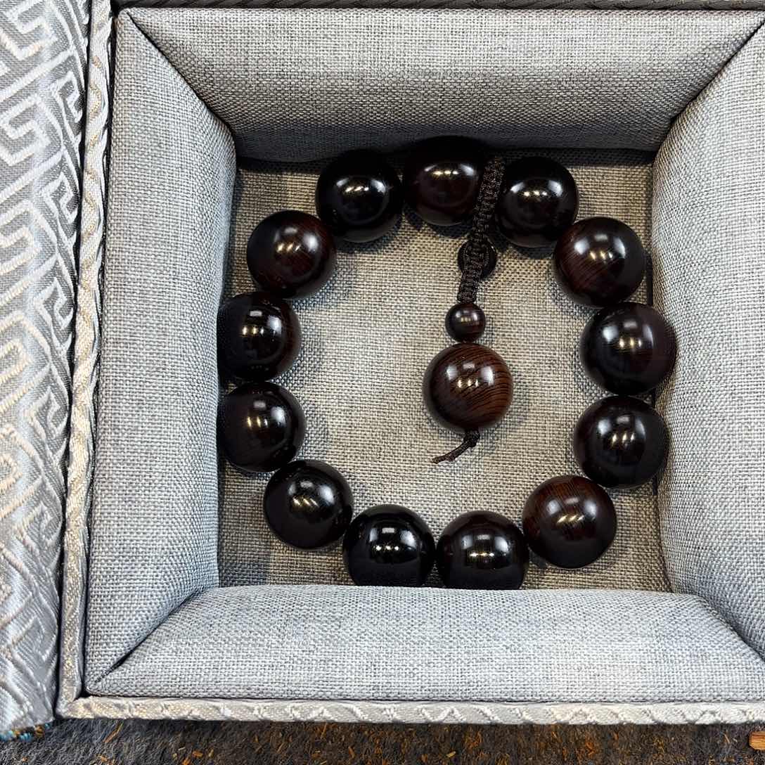 崖柏太行崖柏绿色结油手串五灵脂1.8