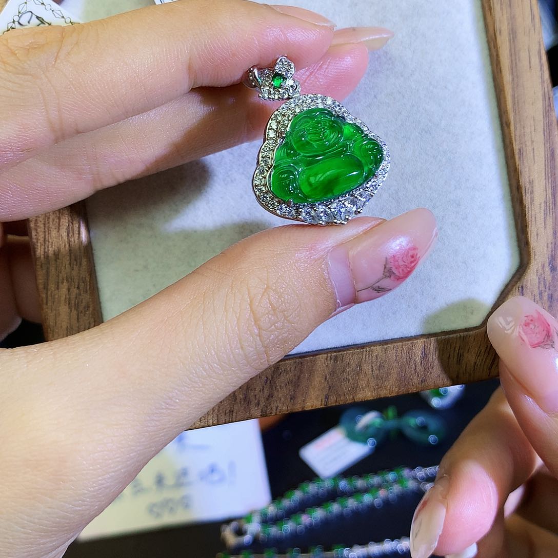 翡翠颈饰银S925镶嵌天然翡翠佛公