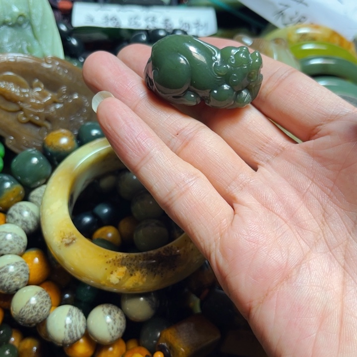 岫岩河磨玉（透闪石质玉）颈饰未镶嵌