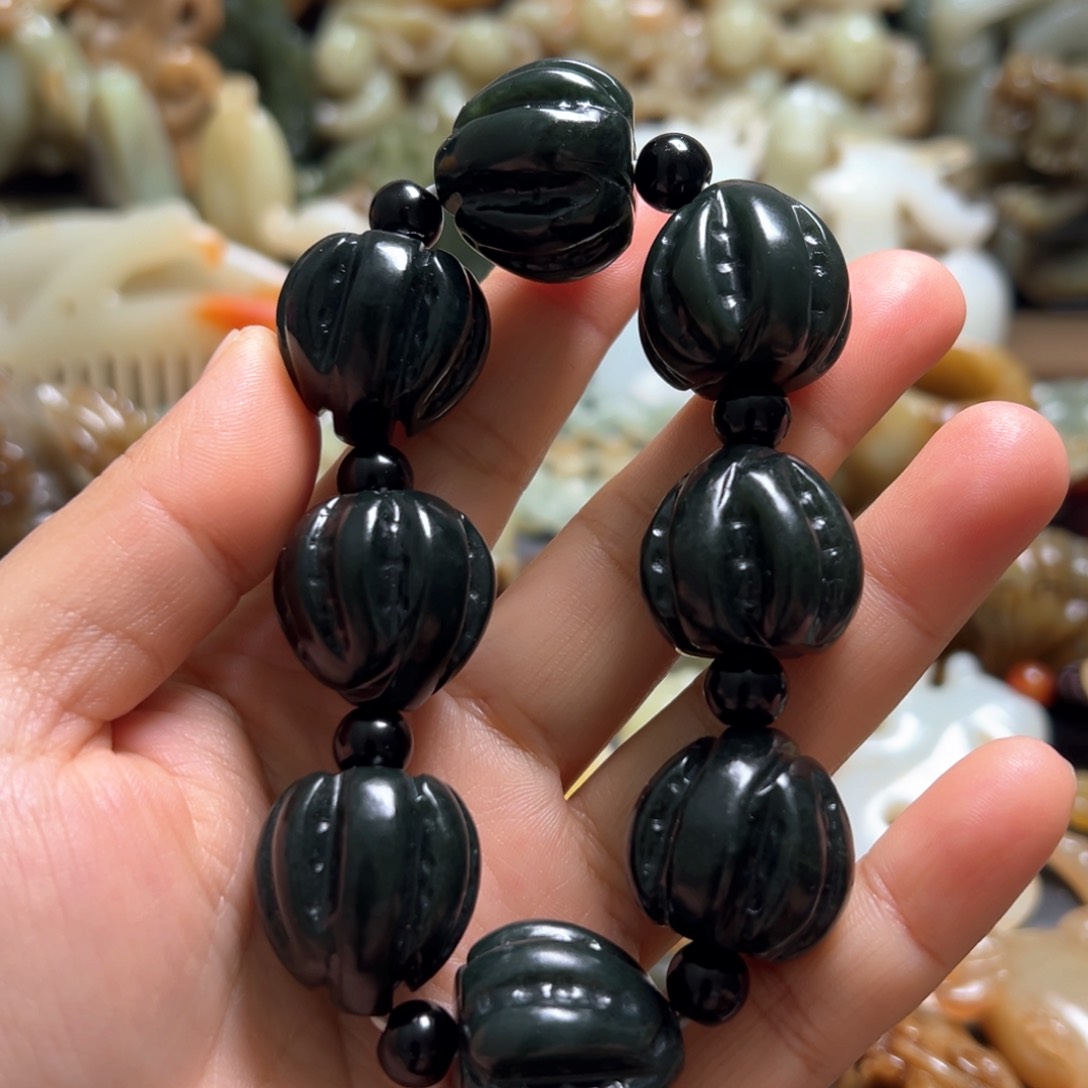 和田玉（糖玉）颈饰未镶嵌