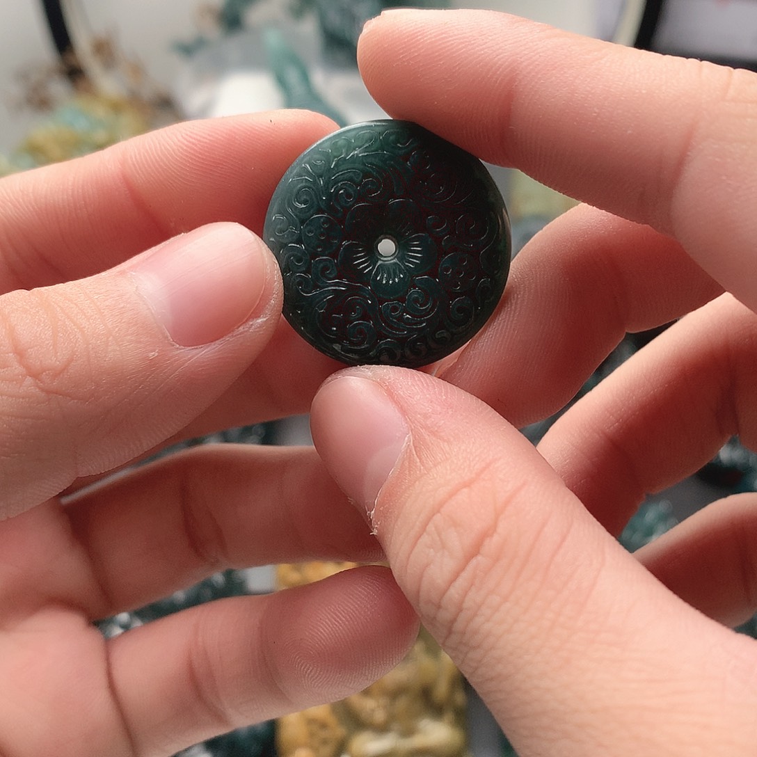 翡翠未镶嵌颈饰无