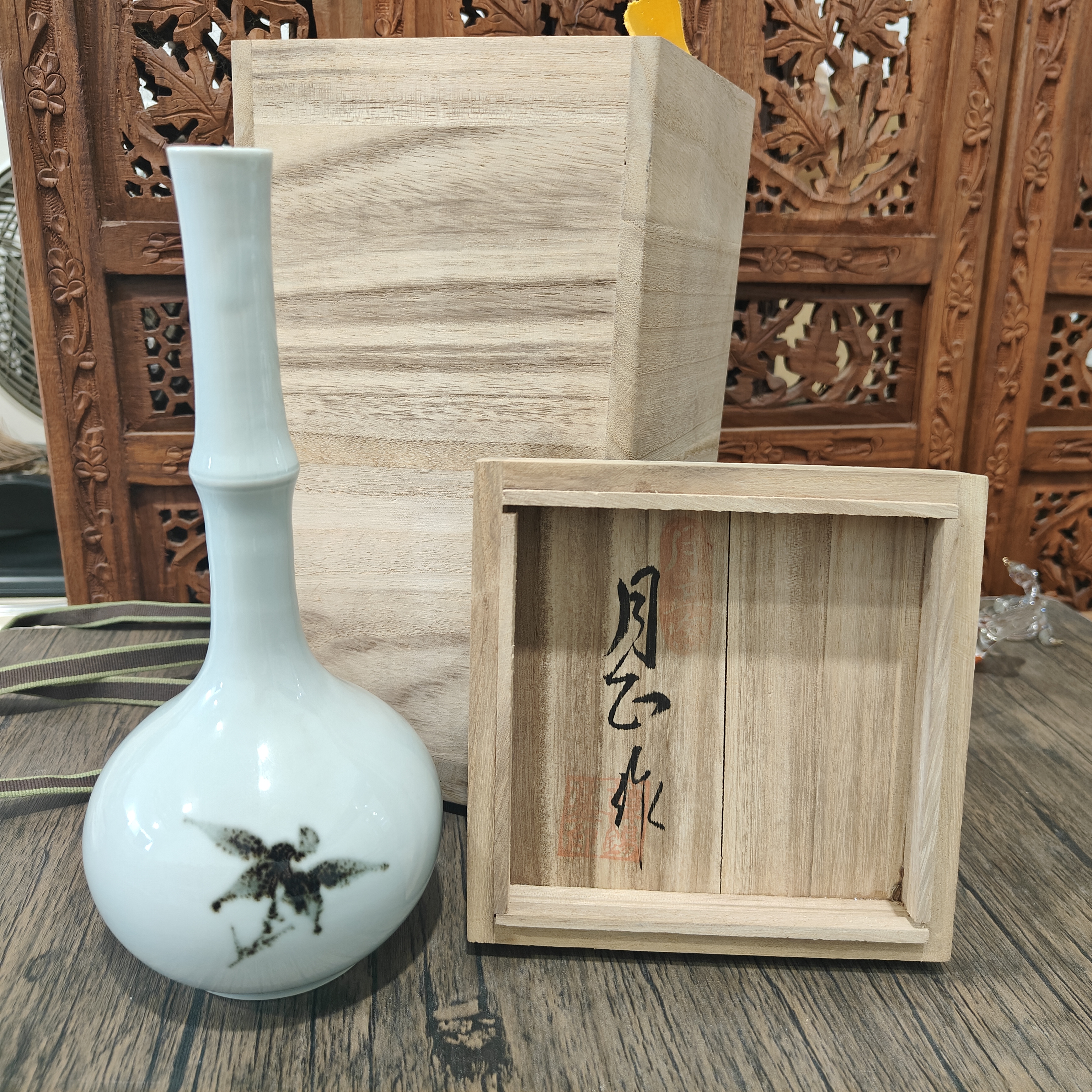 日本中古日式花器 月正作墨彩花卉球形瓶身 淡青色釉优雅家用摆件