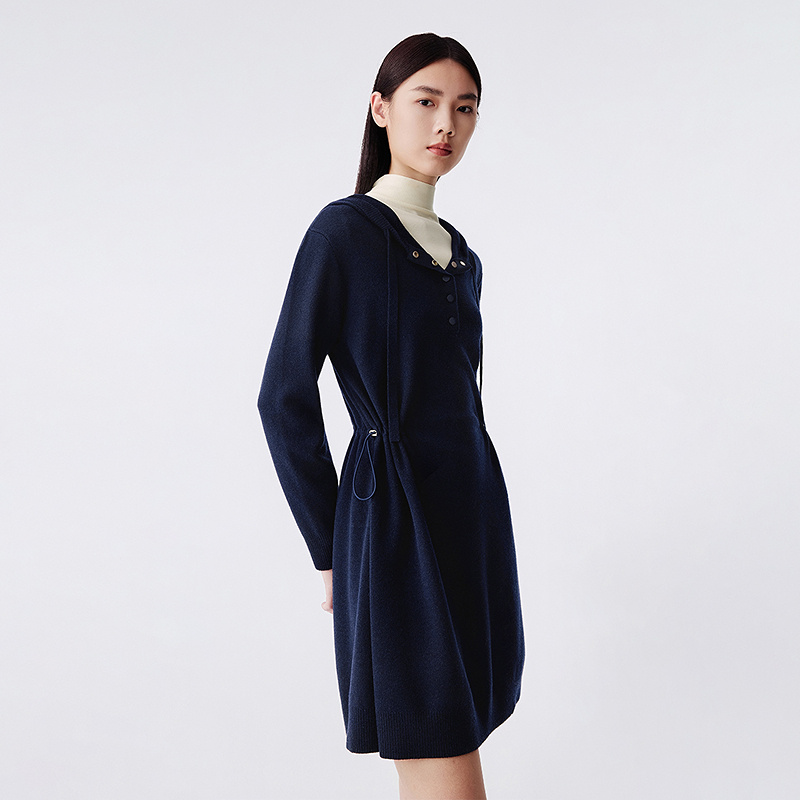 LANCY/朗姿2025冬季新款时尚连帽抽绳收腰休闲短款针织连衣裙女