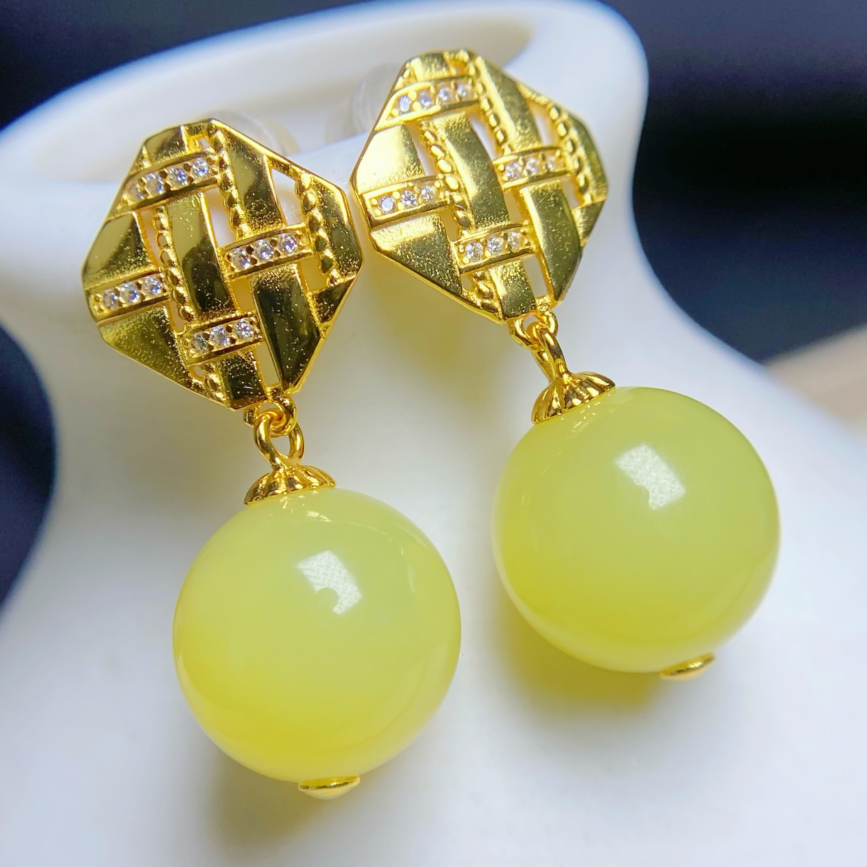 天然和田玉新疆若羌黄口鸡油黄圆珠约12mm耳环925银时尚耳饰@0039