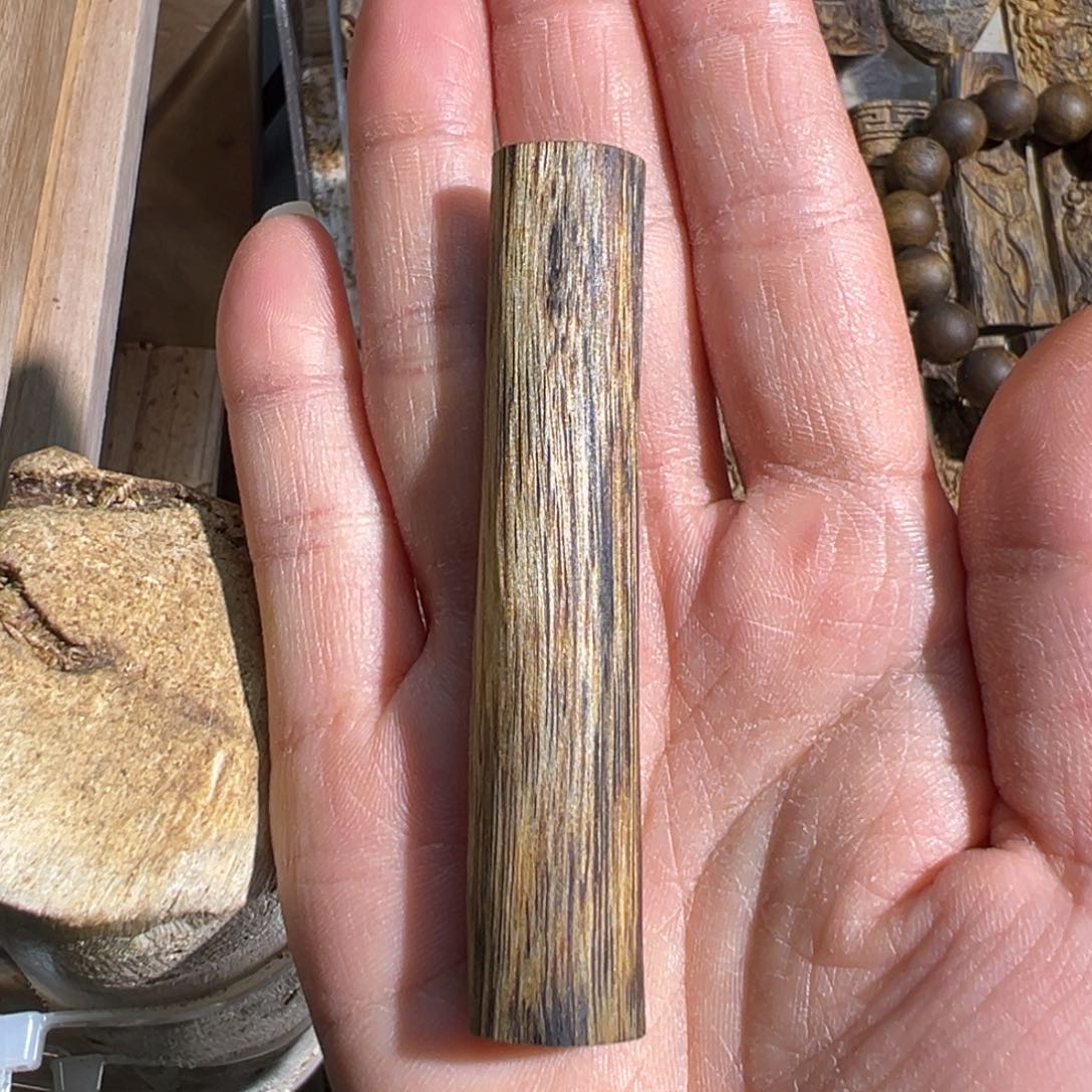 沉香吊坠乌身圆叶吊坠6.8克