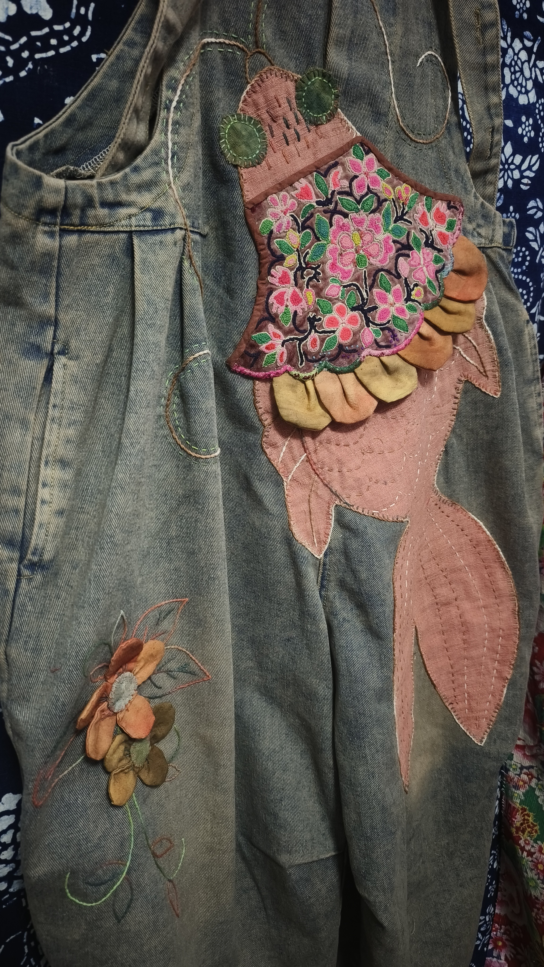 原创设计老绣片金鱼牛仔背带裤