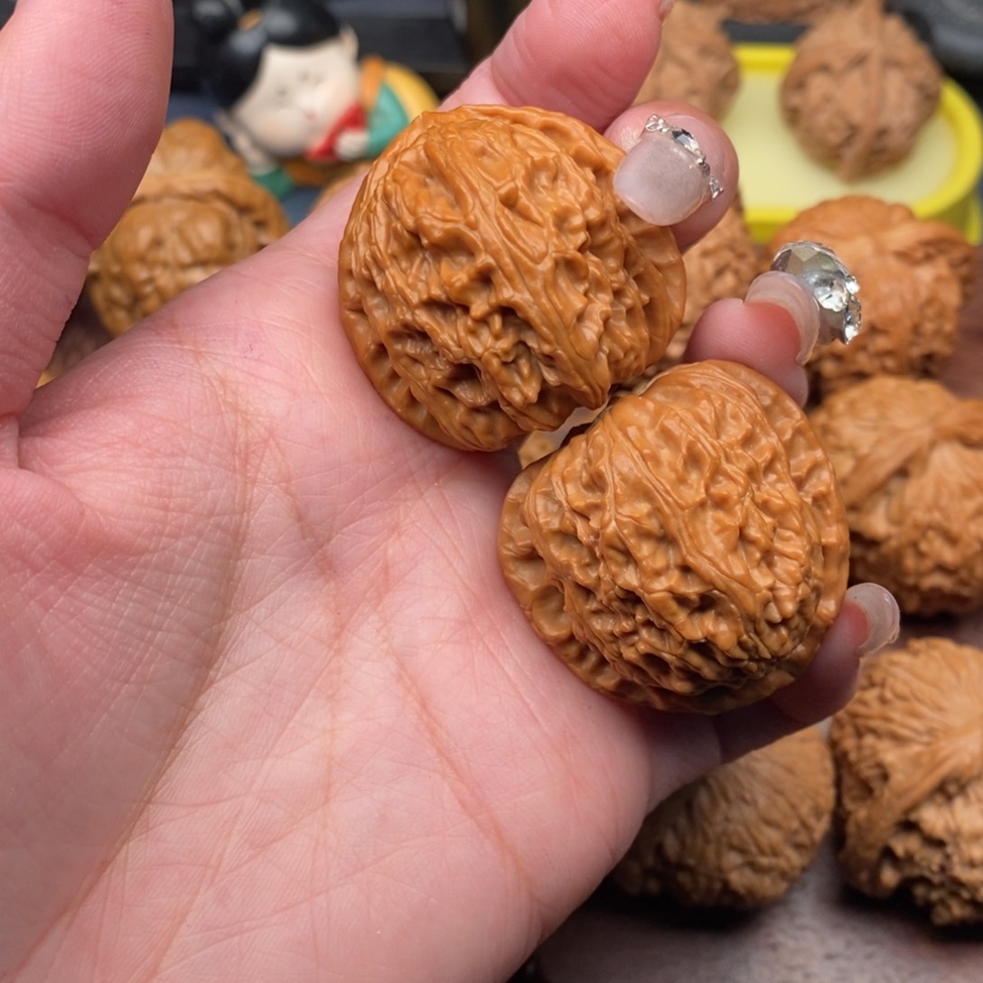 文玩核桃把件全品，三角白狮子35