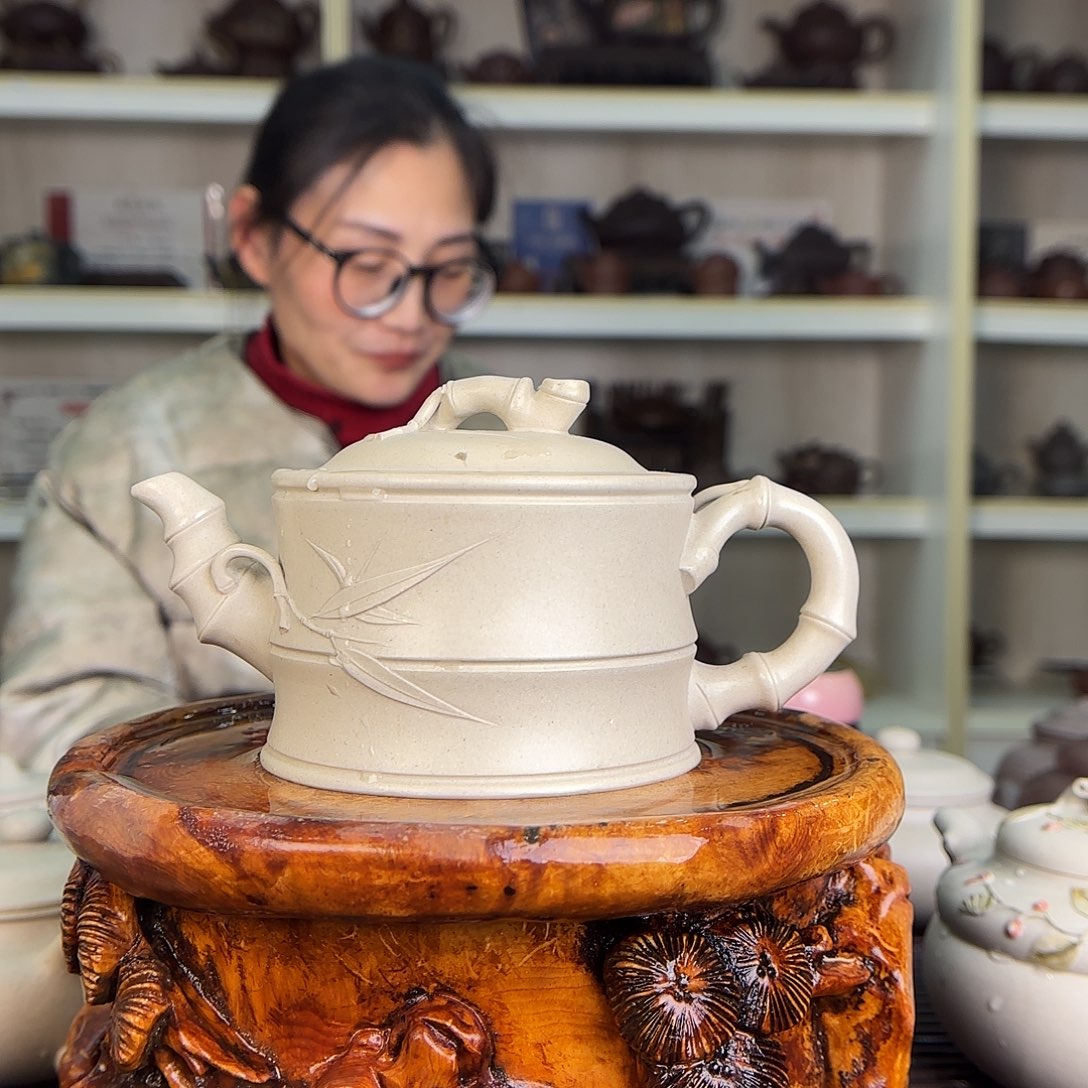 紫砂茶壶何玲老师。400c c