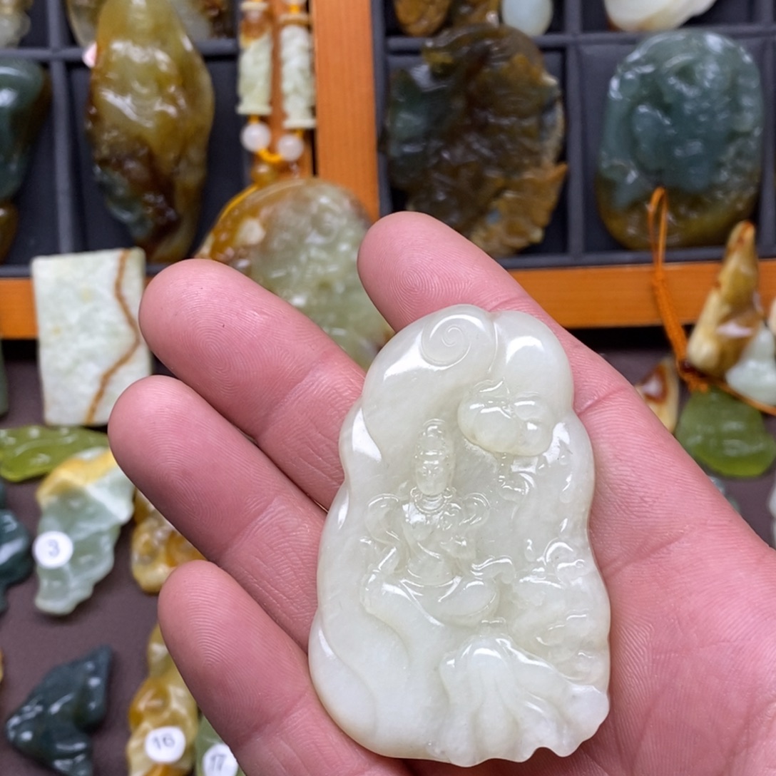酒****蛇纹石玉未镶嵌颈饰