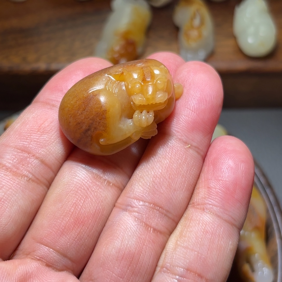 浩***瀚和田玉未镶嵌颈饰