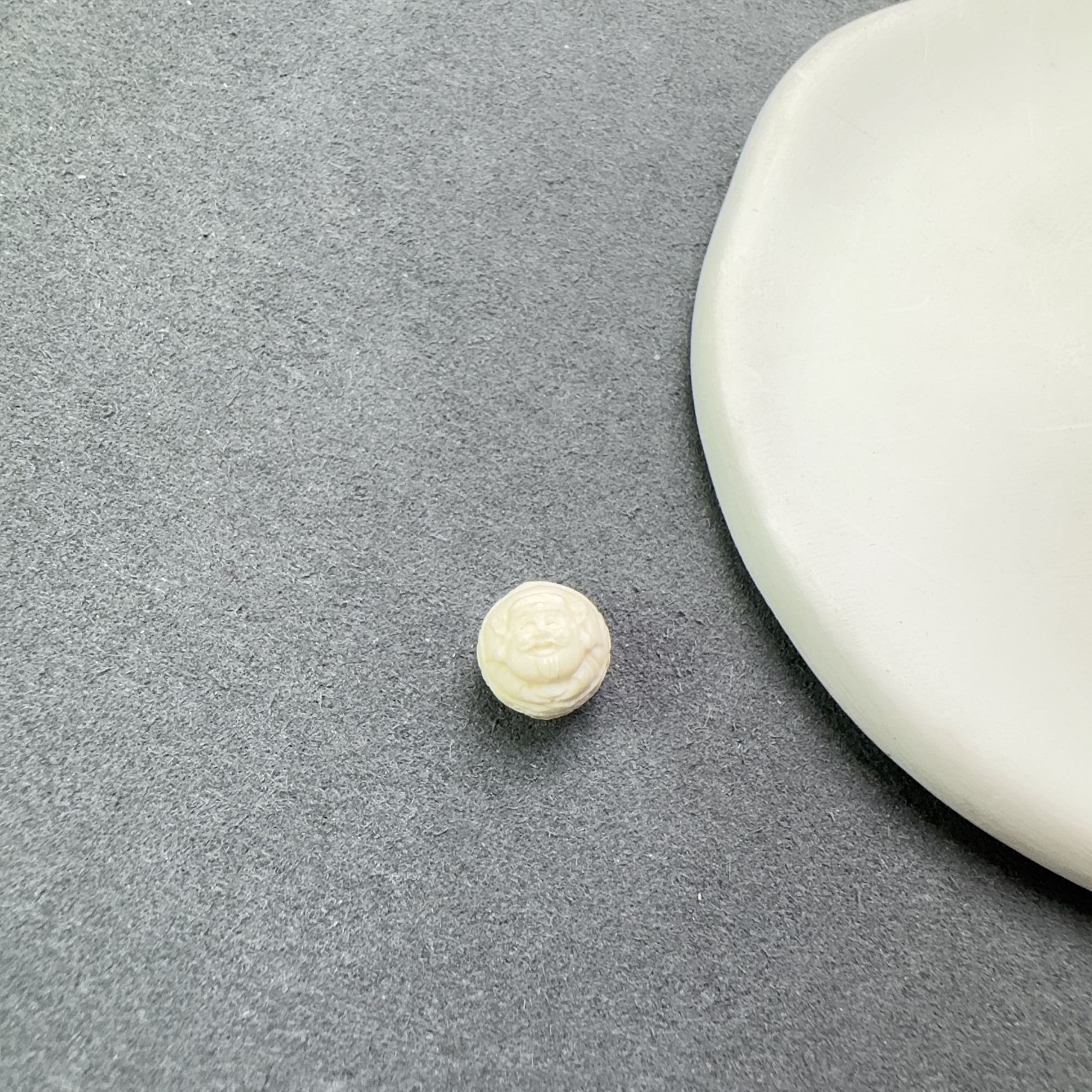 猛犸牙小财财圆珠雕刻件约10mm