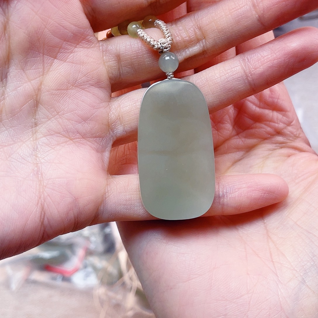 和田玉未镶嵌吊坠(赠链)