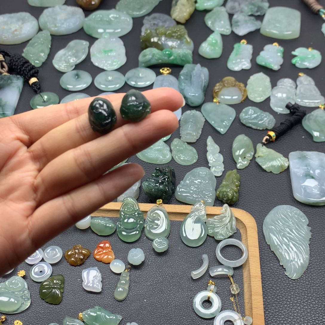 翡翠颈饰未镶嵌金蟾