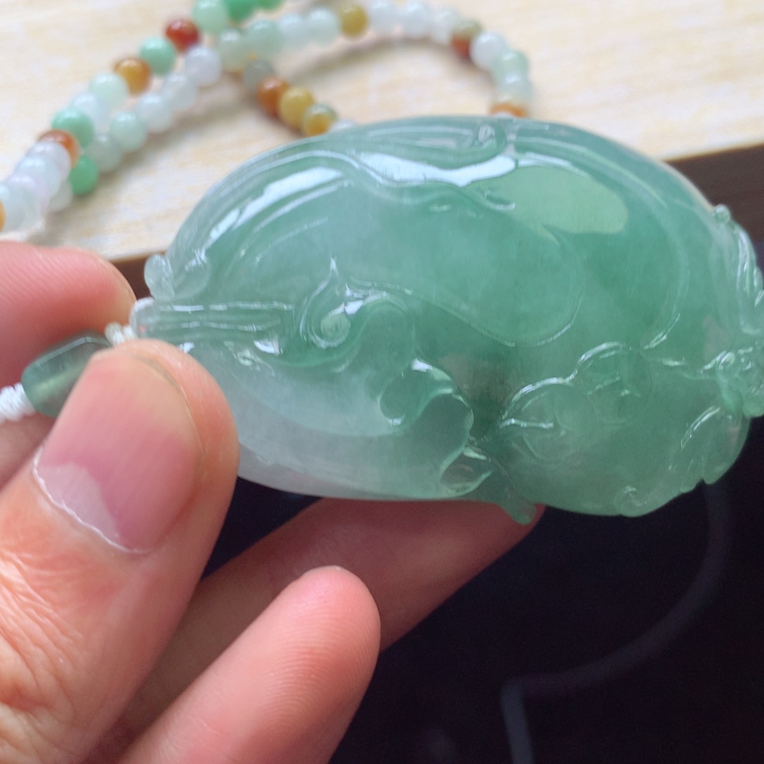 翡翠颈饰未镶嵌吊坠