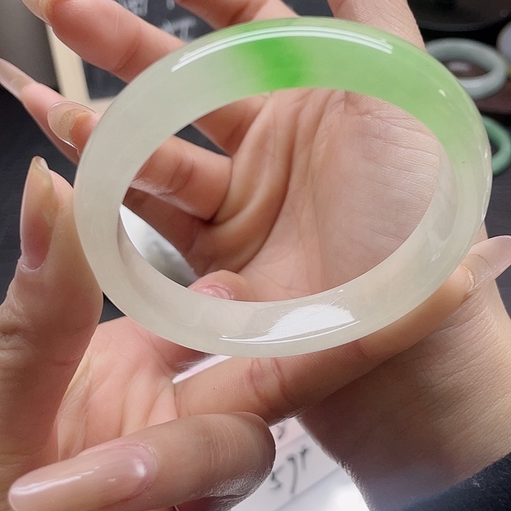 石英岩玉未镶嵌手镯98