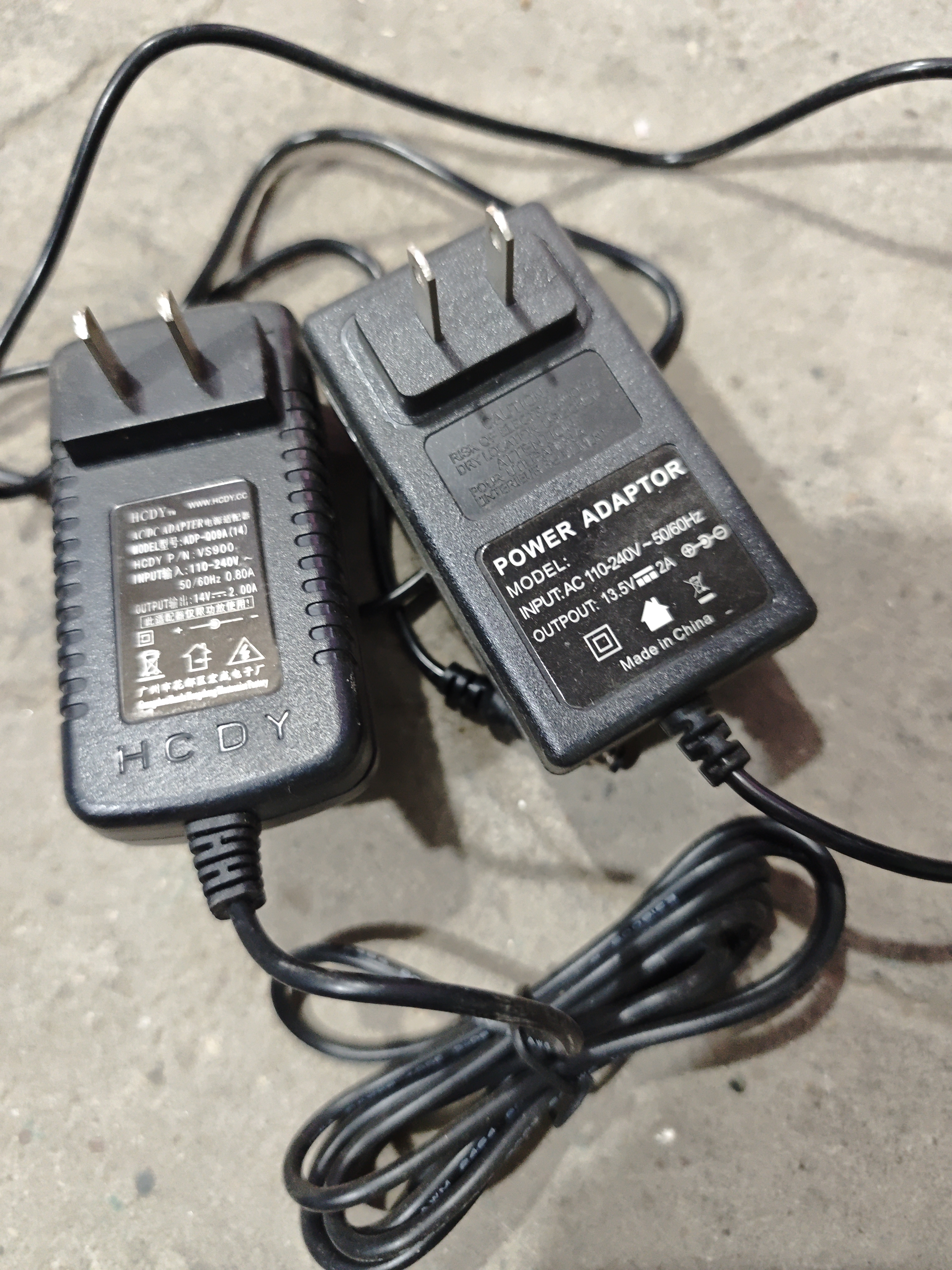 未拆封  13.5V一个，14V，一个变压器。音箱变压器